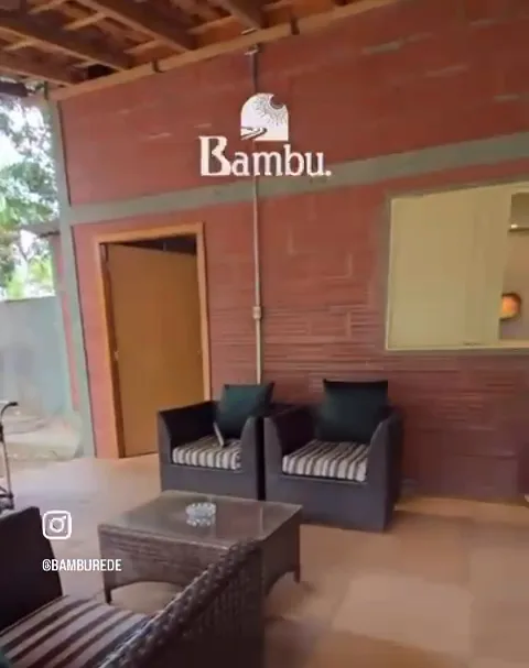 Estar externo de tijolo aparente — Casa Mangueira, Sítio Bambu Rede