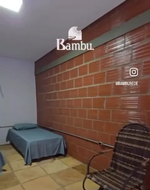 Quarto com parede de tijolo — Casa Mangueira, Sítio Bambu Rede