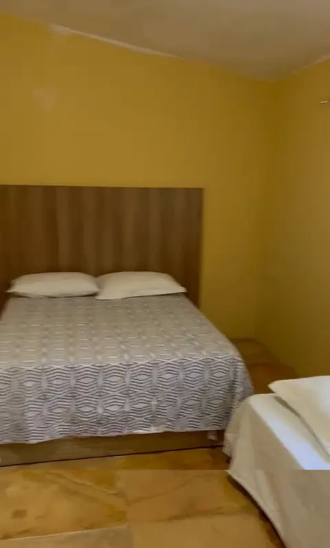 Cama de casal com cabeceira — Chalé Água-Pé, Sítio Bambu Rede