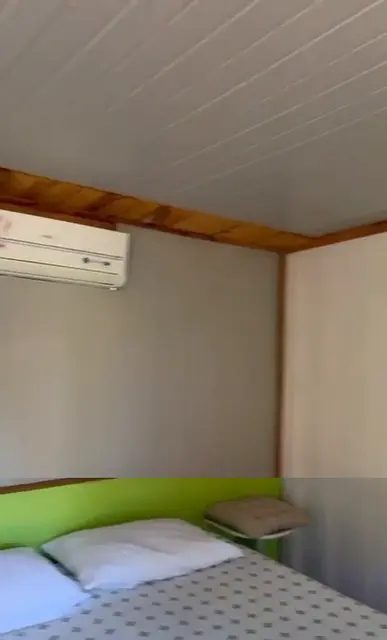 Quarto com ar-condicionado — Chalé Babaçu, Sítio Bambu Rede