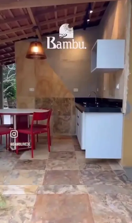Bancada da cozinha externa — Chalé Cajueiro, Sítio Bambu Rede