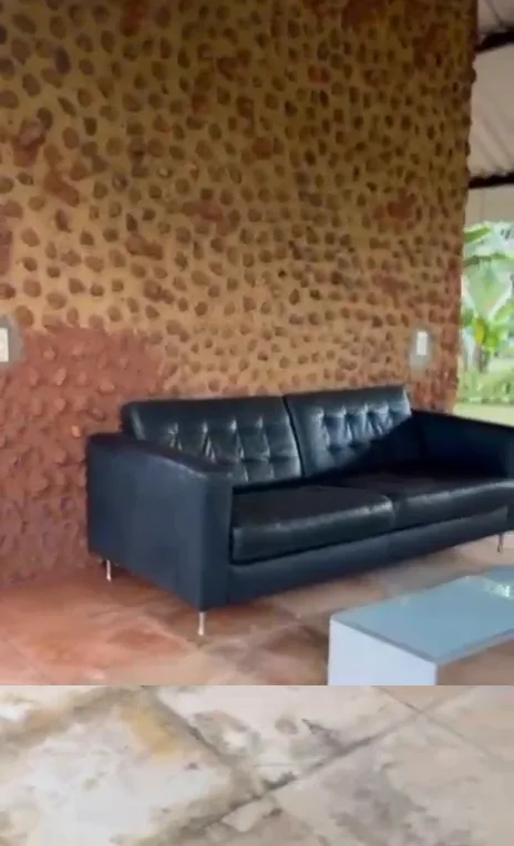 Área externa com sofá e mesa de centro — Chalé Luar, Sítio Bambu Rede